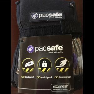 PACSAFE 120L backpack & bag protector